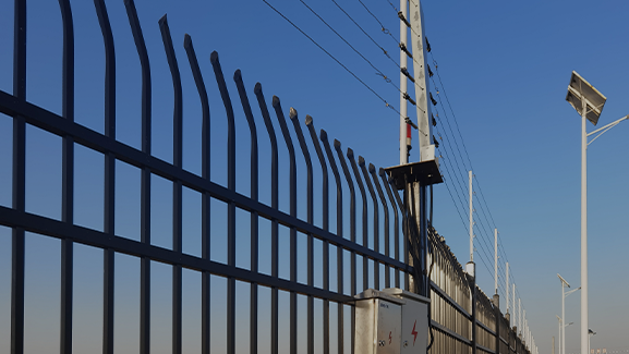 金基林語小區(qū)裝上高壓電子圍欄 系東營地區(qū)首例